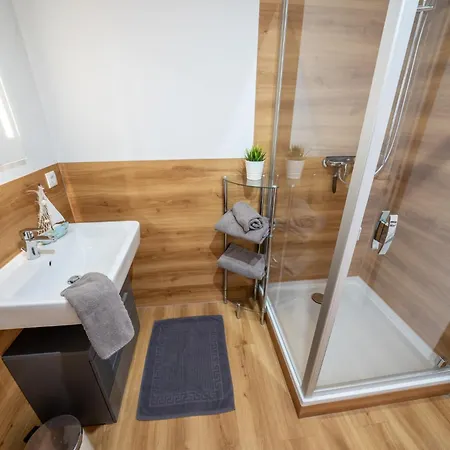 شقة App 8o Grosser Tag Am Mit Wasserblick درانسكي