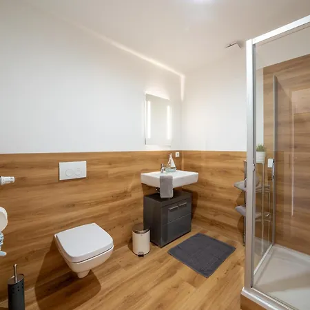 شقة App 8o Grosser Tag Am Mit Wasserblick *